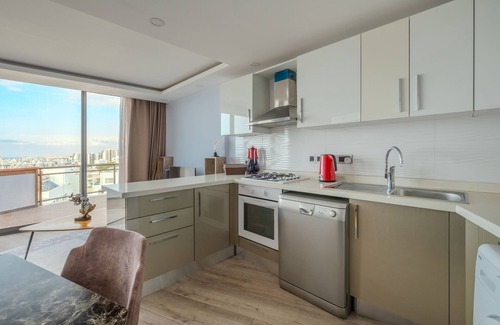 Zeytinlik Apartment | Elegant Residence in a Premier Kyrenia Complex with Pool