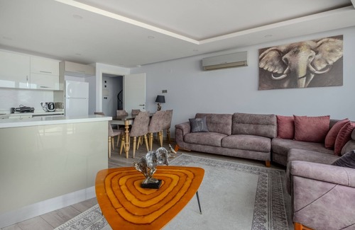 Zeytinlik Apartment | Elegant Residence in a Premier Kyrenia Complex with Pool