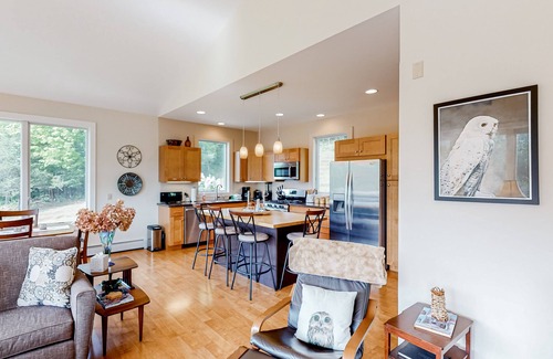 West Pawlet House | Scenic River Access Home with Kayaks & Full Kitchen