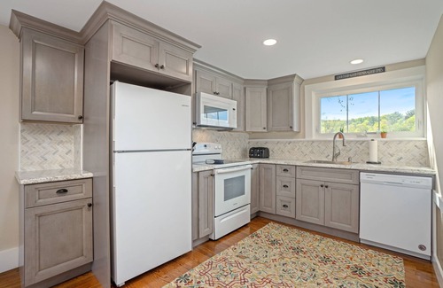 Collinsville House | Scenic River Retreat with Breakfast & Trails Near Collinsville