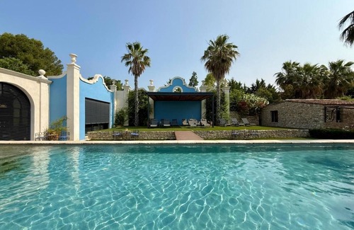 Aix-en-Provence House | Exclusive Luxury Room with Pool at Blue Palm House