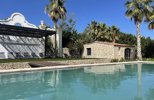 Aix-en-Provence House | Exclusive Luxury Room with Pool at Blue Palm House