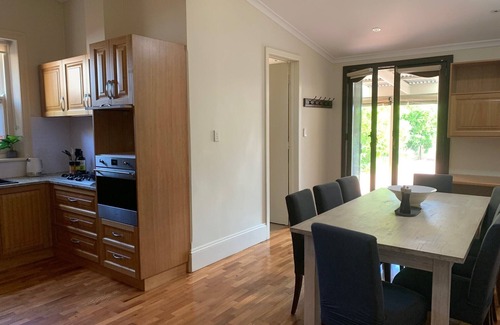 North Adelaide House | Discover Sandstone House: Premier Access to Adelaide
