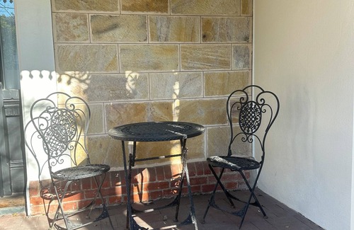 North Adelaide House | Discover Sandstone House: Premier Access to Adelaide