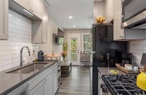 Flat Rock Condo | Tranquil Lakefront Condo Retreat with Pool and Spa