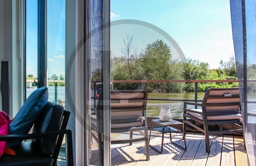 Ohe en Laak Boat Rental | Experience Lakeside Living with Pool and Spa Amenities