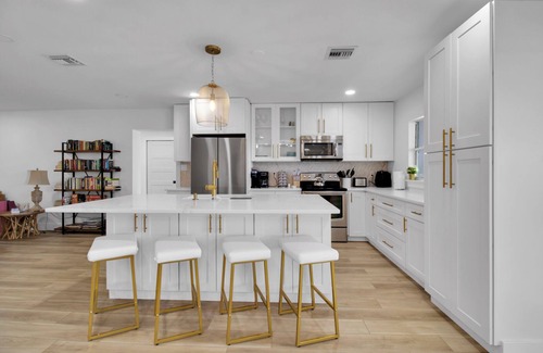Geneva House | Beautiful St. Johns River Home with Spa & Breakfast