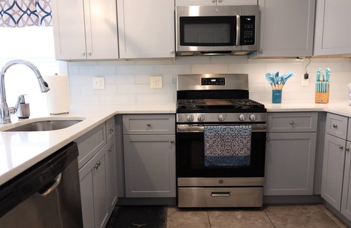 Nutley Apartment | Stylish Apartment Near American Dream & NYC with Pool