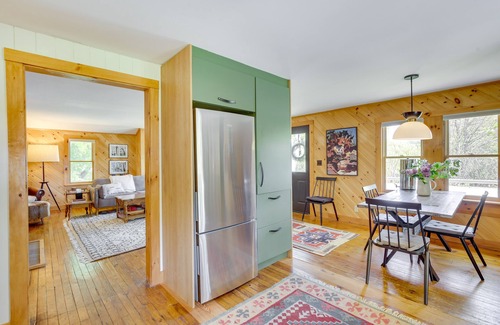 Hanover Cabin | Inviting Sunday River Cabin with Saltwater Hot Tub & Spa