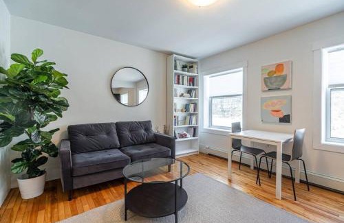 Bedford Apartment | Bright Executive Suite #102 with Child-Friendly Amenities