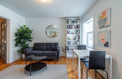 Bedford Apartment | Bright Executive Suite #102 with Child-Friendly Amenities