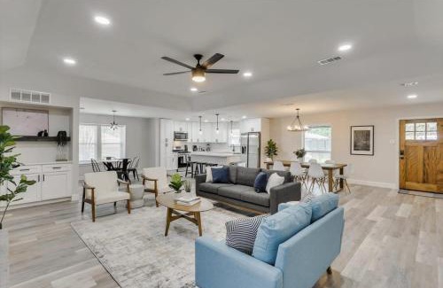 Garland House | Bright & Welcoming Home for Large Groups with Private Pool