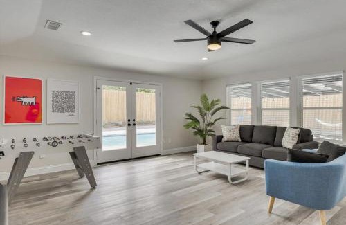 Garland House | Bright & Welcoming Home for Large Groups with Private Pool
