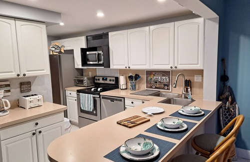 Key Largo Condo | Experience Ocean Views & Sunset Balconies in Moon Bay