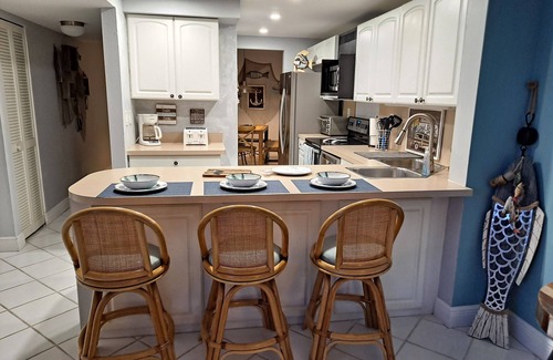 Key Largo Condo | Experience Ocean Views & Sunset Balconies in Moon Bay