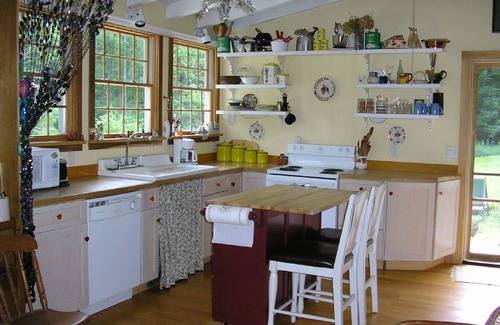 Fennville Cottage | Breathtaking Sunsets and Steps to Beach Access