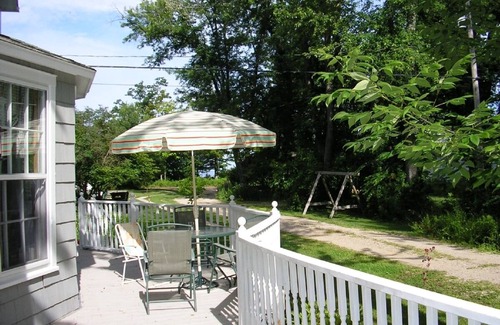 Fennville Cottage | Breathtaking Sunsets and Steps to Beach Access