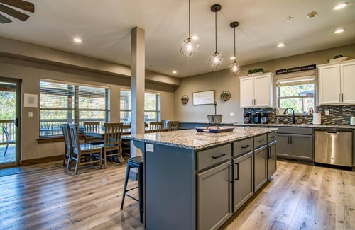 Table Rock House | Idyllic Table Rock Lake Views with Pool & Hot Tub Access
