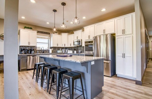 Table Rock House | Idyllic Table Rock Lake Views with Pool & Hot Tub Access