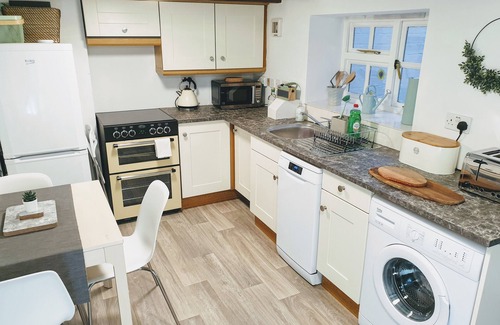 Thornton Dale House | Charming Thornton-le-Dale Cottage with Garden & Free WiFi