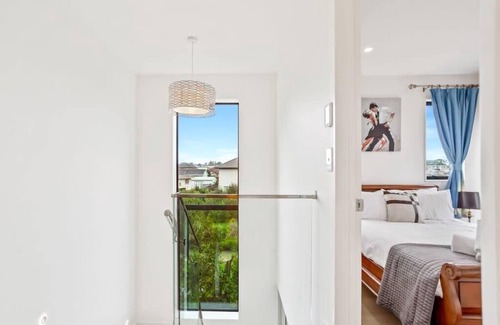 Mangere House | Inviting Three Bedroom Home with Free Parking for Families