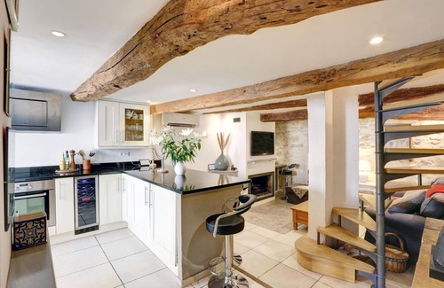 Valbonne House | Elegant Townhouse in Valbonne with Rooftop Terrace & Aircon
