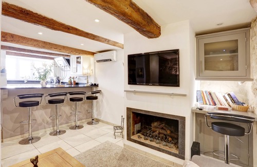 Valbonne House | Elegant Townhouse in Valbonne with Rooftop Terrace & Aircon