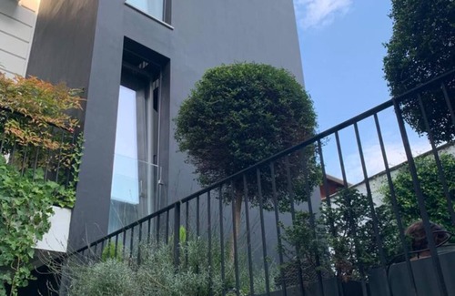 Cascina dei Pomi House | Stylish Townhouse in the Vibrant NoLo Neighborhood