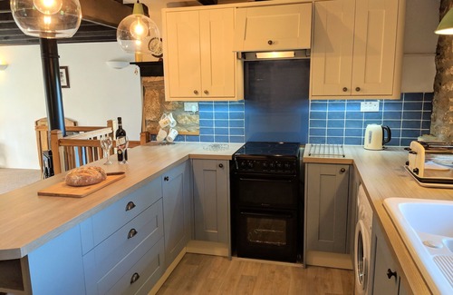 Saint Breward Cottage | Idyllic Cornish Cottage with Hot Tub & Sauna, 7m to Beach