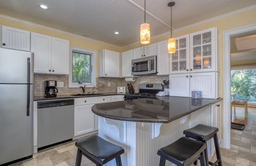 Spinnaker Beachhouses House | Updated Spinnaker: Walk to Beach, Pools & Ocean View!