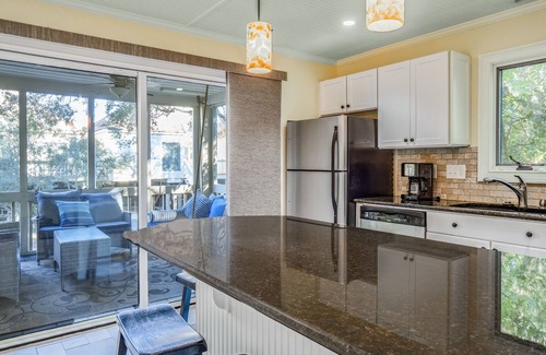 Spinnaker Beachhouses House | Updated Spinnaker: Walk to Beach, Pools & Ocean View!
