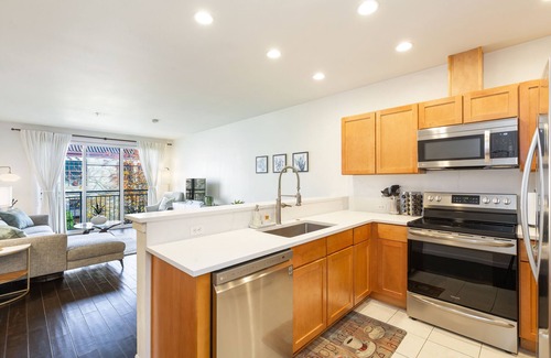 Minor Condo | Urban Retreat in Downtown Capitol Hill with Spa & Pool