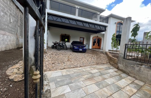 Santa Cruz de Yojoa Villa | Relaxing Villa with Pool and Family-Friendly Amenities