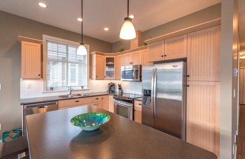 Okanagan-Similkameen House | Stunning Oceanfront Retreat with Pool and Boat Slip
