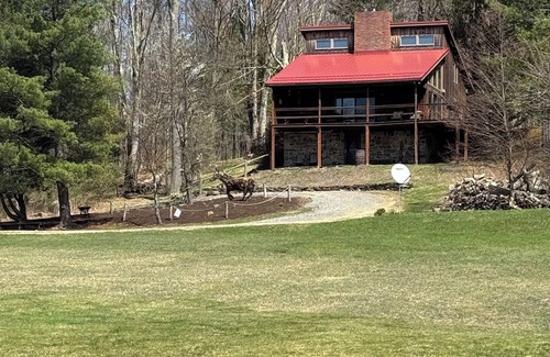 Camptown Cabin | Serene Getaway with Fishing, Hiking & Pet-Friendly Amenities