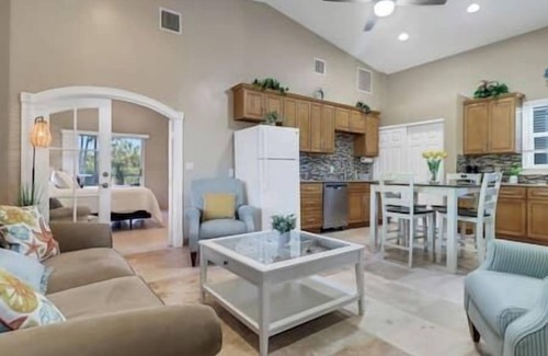 McGregor House | Scenic Boathouse: Ocean View & Family-Friendly Retreat