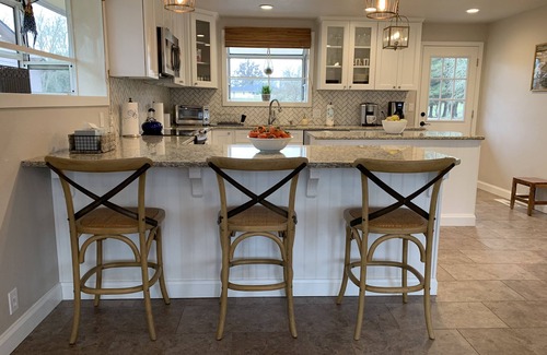 Redwood House | Stunning Rogue River Views with Family-Friendly Amenities