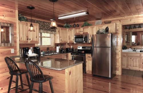 Gatlinburg - Pigeon Forge Cabin | Breathtaking Smoky Mountain Views with Top Amenities