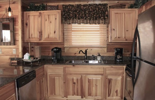 Gatlinburg - Pigeon Forge Cabin | Breathtaking Smoky Mountain Views with Top Amenities