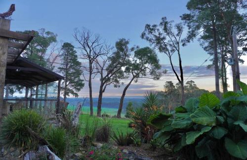 Menzies Creek Villa | Elegant Villa on 10 Acres with Pet-Friendly Amenities