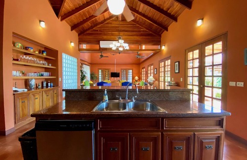 Esterillos Este Villa | Inviting Villa with Private Pool & Ocean View in Playa Bejuco