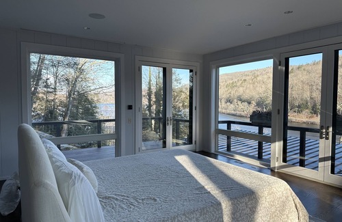 New Preston House | Beautiful Mid-Century Lake House Gem on Lake Waramaug