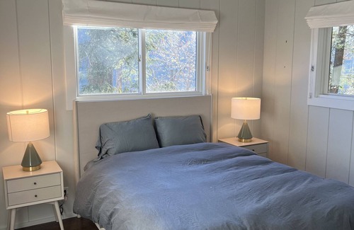 New Preston House | Beautiful Mid-Century Lake House Gem on Lake Waramaug