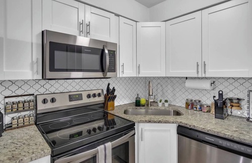 Oakford Park Apartment | Beautifully Renovated 1 Bedroom Near Midtown Attractions