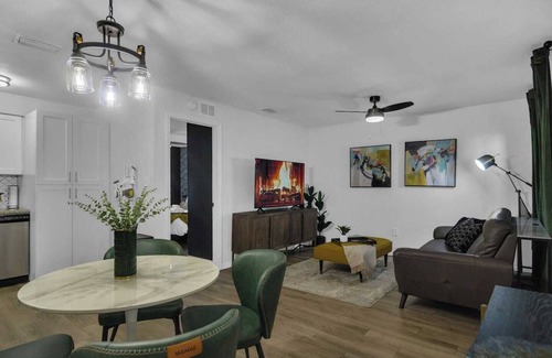 Oakford Park Apartment | Beautifully Renovated 1 Bedroom Near Midtown Attractions