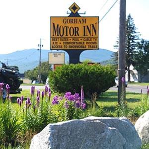 Upper Village Hotel | Oceanfront Getaway at Gorham Motor Inn with Pool & Hot Tub