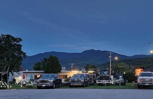 Upper Village Hotel | Oceanfront Getaway at Gorham Motor Inn with Pool & Hot Tub