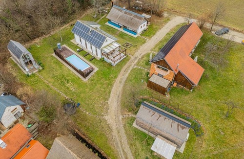 Gornji Petrovci Apartment | Discover Goricke Ize: Pet-Friendly Stay with Pool Access