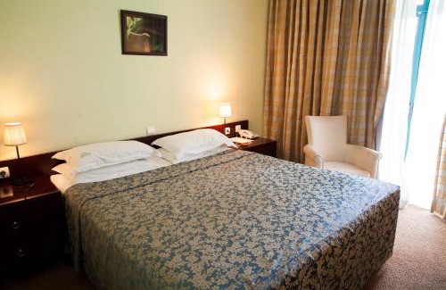 Gisenyi Hotel | Explore Gorillas Lake Kivu Hotel with Pool and Ocean View