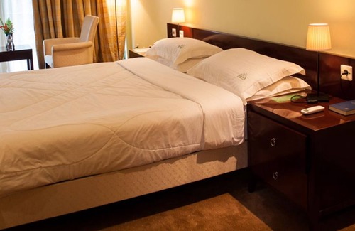 Gisenyi Hotel | Discover Gorillas Lake Kivu Hotel: Family-Friendly Retreat